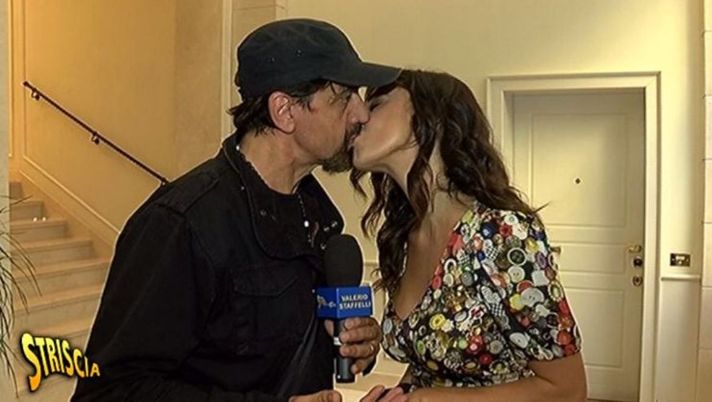 Foto tratta da striscialanotizia.mediaset.it Foto tratta da striscialanotizia.mediaset.it