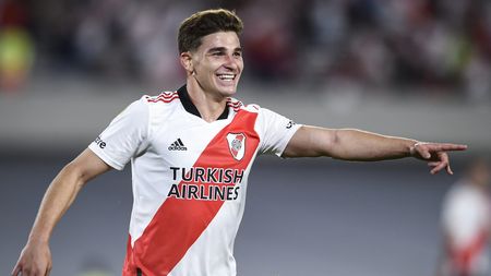 BUENOS AIRES, ARGENTINA - OCTOBER 25: Julian Alvarez of River Plate celebrates after scoring the second goal of his team during a match between River Plate and Argentinos Juniors as part of Torneo Liga Profesional 2021 at Estadio Monumental Antonio Vespucio Liberti on October 25, 2021 in Buenos Aires, Argentina. (Photo by Marcelo Endelli/Getty Images)