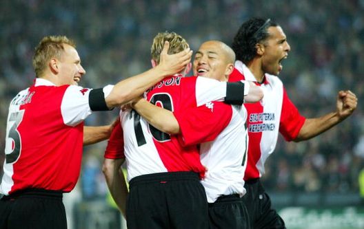 ROTTERDAM, NETHERLANDS - MAY 08: UEFA CUP FINALE 2002, Rotterdam; FEYENOORD ROTTERDAM - BORUSSIA DORTMUND 3:2; FEYENOORD ROTTERDAM UEFA CUP SIEGER 2002; JUBEL nach dem Tor zum 3:1 durch Jon Dahl TOMASSON/ROTTERDAM mit Tomasz RZASA, Shinji ONO, Pierre VAN HOOIJDONK (Photo by Martin Rose/Bongarts/Getty Images) ROTTERDAM, NETHERLANDS - MAY 08: UEFA CUP FINALE 2002, Rotterdam; FEYENOORD ROTTERDAM - BORUSSIA DORTMUND 3:2; FEYENOORD ROTTERDAM UEFA CUP SIEGER 2002; JUBEL nach dem Tor zum 3:1 durch Jon Dahl TOMASSON/ROTTERDAM mit Tomasz RZASA, Shinji ONO, Pierre VAN HOOIJDONK (Photo by Martin Rose/Bongarts/Getty Images)