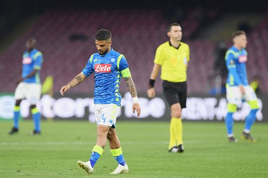 NAPLES, ITALY - APRIL 18: Lorenzo Insigne of SSC Napoli stands disappointed during the UEFA Europa League Quarter Final Second Leg match between S.S.C. Napoli and Arsenal at Stadio San Paolo on April 18, 2019 in Naples, Italy. (Photo by Francesco Pecoraro/Getty Images) NAPLES, ITALY - APRIL 18: Lorenzo Insigne of SSC Napoli stands disappointed during the UEFA Europa League Quarter Final Second Leg match between S.S.C. Napoli and Arsenal at Stadio San Paolo on April 18, 2019 in Naples, Italy. (Photo by Francesco Pecoraro/Getty Images)