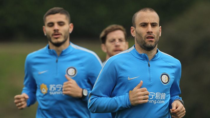COMO, ITALY - MARCH 23: Rodrigo Palacio (R) and Mauro Emanuel Icardi (L) run during the FC Internazionale training session at the club's training ground Suning Training Center in memory of Angelo Moratti on March 23, 2017 in Como, Italy. (Photo by Marco Luzzani - Inter/Inter via Getty Images) COMO, ITALY - MARCH 23: Rodrigo Palacio (R) and Mauro Emanuel Icardi (L) run during the FC Internazionale training session at the club's training ground Suning Training Center in memory of Angelo Moratti on March 23, 2017 in Como, Italy. (Photo by Marco Luzzani - Inter/Inter via Getty Images)