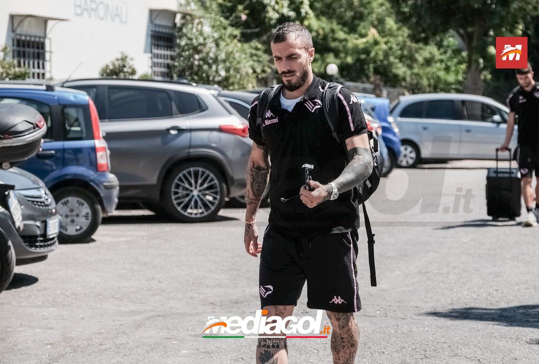 FOTO RITIRO PALERMO, i rosanero tornano in città dopo il test col Pisa (Gallery) - immagine 16