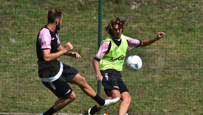 BELLUNO, ITALY - JULY 20:  Przemysław Szymiński and Antonino Gallo in action during a training session at the US Citta' di Palermo training camp on July 20, 2018 in Belluno, Italy.  (Photo by Tullio M. Puglia/Getty Images)  BELLUNO, ITALY - JULY 20:  Przemysław Szymiński and Antonino Gallo in action during a training session at the US Citta' di Palermo training camp on July 20, 2018 in Belluno, Italy.  (Photo by Tullio M. Puglia/Getty Images)