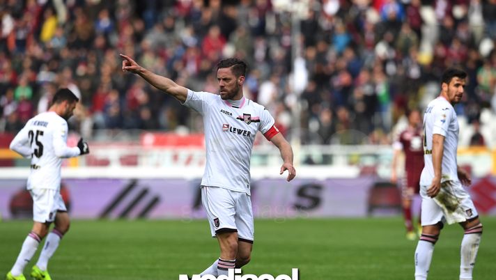 TURIN, ITALY - MARCH 05:  Andrea Rispoli (C) of US Citta di Palermo celebrates after scoring the opening goal during the Serie A match between FC Torino and US Citta di Palermo at Stadio Olimpico di Torino on March 5, 2017 in Turin, Italy.  (Photo by Valerio Pennicino/Getty Images) 