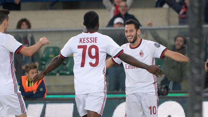 Franck Kessié Hakan Calhanoglu in Chievo-Milan, foto @acmilan