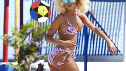 Rose Bertram, palleggio sexy col bikini invisibile da urlo: “Francia-Belgio, chi vince?”
