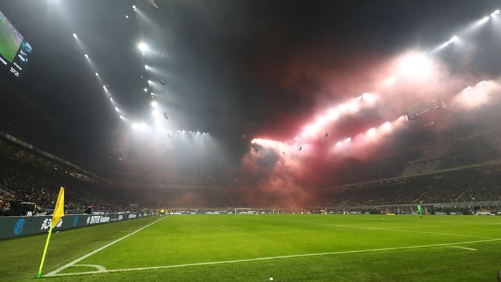 MILAN, ITALY - FEBRUARY 09: the fans of FC Internazionale during the Serie A match between FC Internazionale and AC Milan at Stadio Giuseppe Meazza on February 9, 2020 in Milan, Italy. (Photo by Marco Luzzani - Inter/Inter via Getty Images) MILAN, ITALY - FEBRUARY 09: the fans of FC Internazionale during the Serie A match between FC Internazionale and AC Milan at Stadio Giuseppe Meazza on February 9, 2020 in Milan, Italy. (Photo by Marco Luzzani - Inter/Inter via Getty Images)