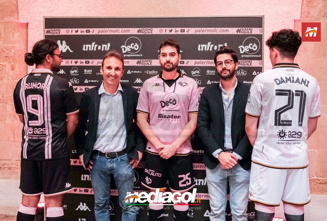FOTO PALERMO, presentazione nuove maglie gara Palermo 2022/2023 (Gallery) - immagine 8