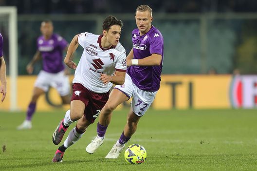 FLORENCE, ITALY - FEBRUARY 01: Samuele Ricci of Torino FC in action against Antonin Barak of ACF Fiorentina during the Coppa Italia Quarter Final matcy between Fiorentina and Torino at Stadio Artemio Franchi on February 1, 2023 in Florence, Italy. (Photo by Gabriele Maltinti/Getty Images)