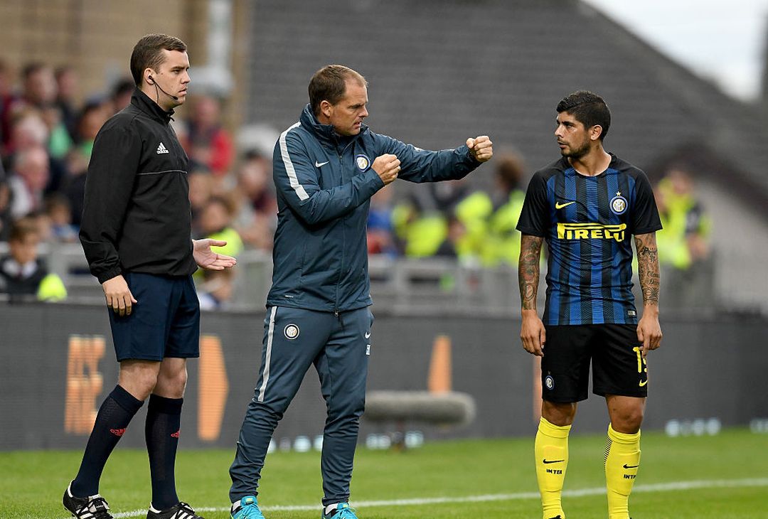  LIMERICK, IRELAND - AUGUST 13:  Head coach FC Internazionale Frank de Boer and  Ever Banega (R) chat during the International Champions Cup match between FC Internazionale Milano and Glasgow Celtic at Thomond Park on August 13, 2016 in Limerick, Ireland.  (Photo by Claudio Villa - Inter/Inter via Getty Images) 
