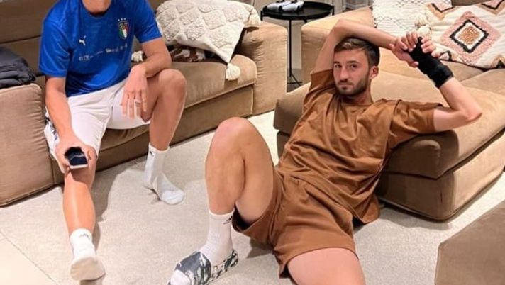 Cristante con una fasciatura al polso. La moglie: “Benvenuti a Villa Stuart” Cristante con una fasciatura al polso. La moglie: “Benvenuti a Villa Stuart” - immagine 1