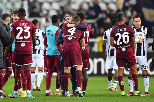 TURIN, ITALY - FEBRUARY 05: Ivan Juric celebrates with Alessandro Buongiorno of Torino FC after the team's victory during the Serie A match between Torino FC and Udinese Calcio at Stadio Olimpico di Torino on February 05, 2023 in Turin, Italy. (Photo by Valerio Pennicino/Getty Images)