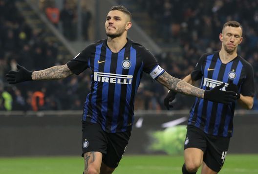 MILAN, ITALY - DECEMBER 15: Mauro Icardi of FC Internazionale celebrates after scoring the opening goal via penalty during the Serie A match between FC Internazionale and Udinese at Stadio Giuseppe Meazza on December 15, 2018 in Milan, Italy. (Photo by Emilio Andreoli/Getty Images )