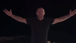 VIDEO / Cassano mantiene la promessa: “Leo, campioni del mondo!”. E si tuffa in piscina