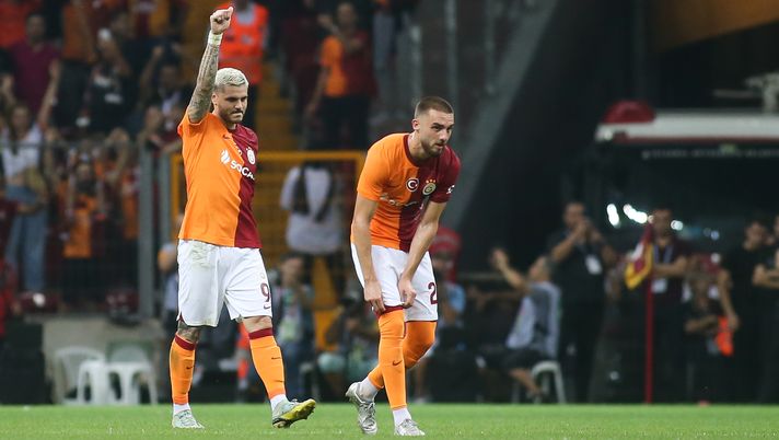 ISTANBUL, TURKEY - AUGUST 15: Mauro Icardi of Galatasaray celebrates after scoring his team's first goal during the UEFA Champions League third qualifying round second leg match between Galatasaray and Olimpija Ljubljana at Ali Sami Yen Arena on August 15, 2023 in Istanbul, Turkey. (Photo by Ahmad Mora/Getty Images) Europa League, non solo Milan: le squadre retrocesse dalla Champions - immagine 1