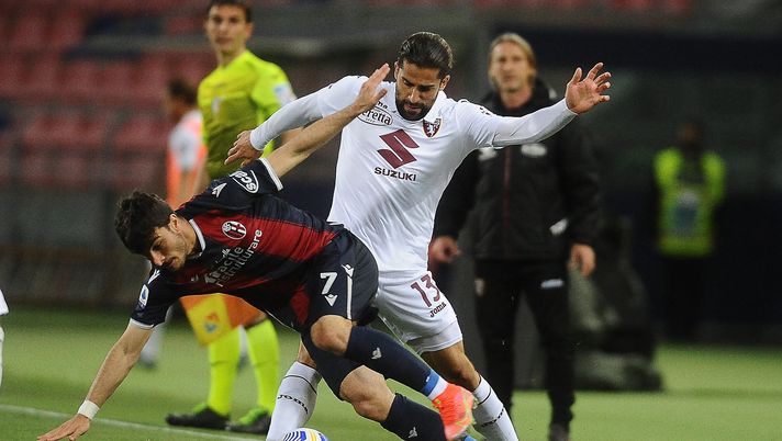 BOLOGNA, ITALY - APRIL 21: Riccardo Orsolini of Bologna FC ( L ) competes the ball with Ricardo Rodriguez of Torino FC ( R ) during the Serie A match between Bologna FC and Torino FC at Stadio Renato Dall'Ara on April 21, 2021 in Bologna, Italy. (Photo by Mario Carlini / Iguana Press/Getty Images) BOLOGNA, ITALY - APRIL 21: Riccardo Orsolini of Bologna FC ( L ) competes the ball with Ricardo Rodriguez of Torino FC ( R ) during the Serie A match between Bologna FC and Torino FC at Stadio Renato Dall'Ara on April 21, 2021 in Bologna, Italy. (Photo by Mario Carlini / Iguana Press/Getty Images)