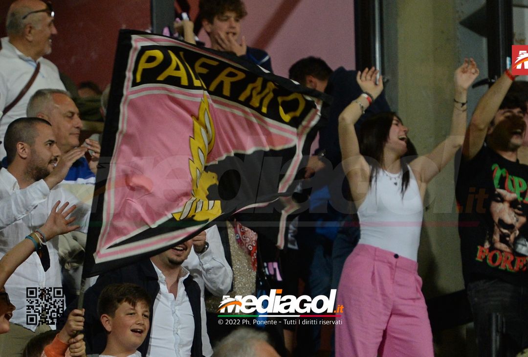 Fototifo, i tifosi allo stadio per Palermo-Virtus Entella 2-2 (gallery) - immagine 128