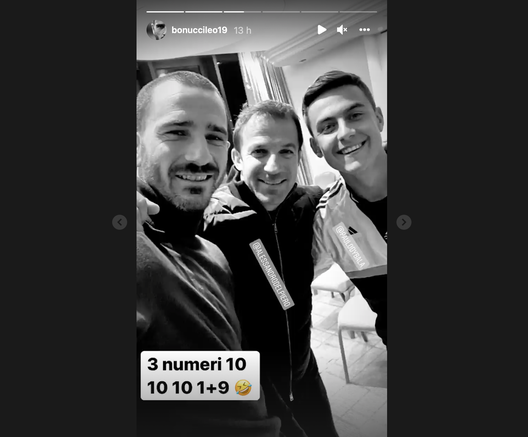Del Piero in visita alla Juventus: il siparietto con Bonucci e Dybala Del Piero in visita alla Juventus: il siparietto con Bonucci e Dybala