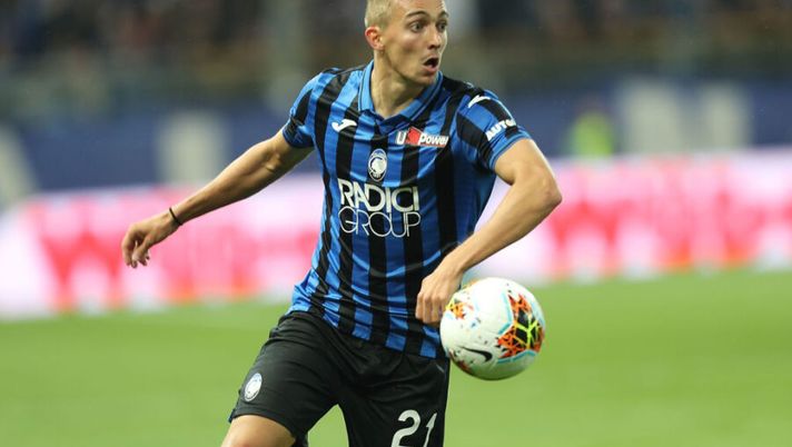 BERGAMO, ITALY - SEPTEMBER 22: Timothy Castagne of Atalanta BC in action during the Serie A match between Atalanta BC and ACF Fiorentina at Gewiss Stadium on September 22, 2019 in Bergamo, Italy. (Photo by Gabriele Maltinti/Getty Images) Gomez recupera, Castagne no ed è emergenza a destra: le prove di Gasperini per la Spal - immagine 1