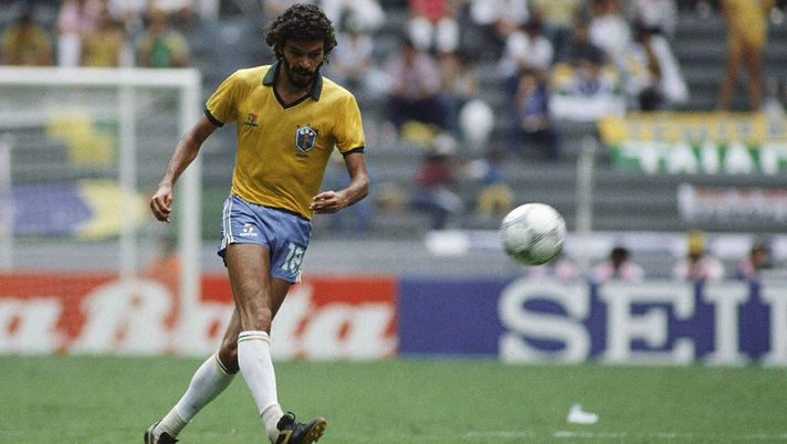 GUADALAJARA, MEXICO - JUNE 16:  WM 1986 in Mexiko, Guadalajara, 16.06.86; Brasilien - Polen ( BRA - POL ) 4:0; SOCRATES/BRA  (Photo by Bongarts/Getty Images) 