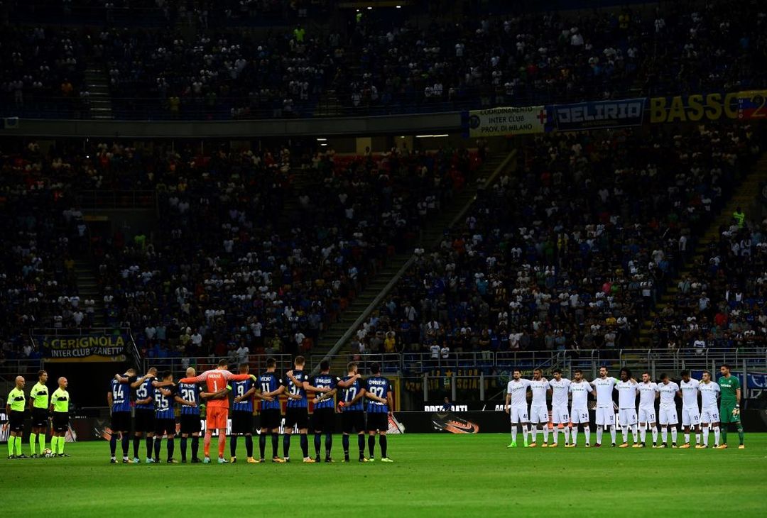  Inter Milan's and Fiorentina's  players observe a minute of silence in tribute to the victims of the Barcelona Rambla attack before the  the Italian Serie A football match Inter Milan vs Fiorentina at the San Siro stadium in Milan on August 20, 2017. / AFP PHOTO / MIGUEL MEDINA        (Photo credit should read MIGUEL MEDINA/AFP/Getty Images)  