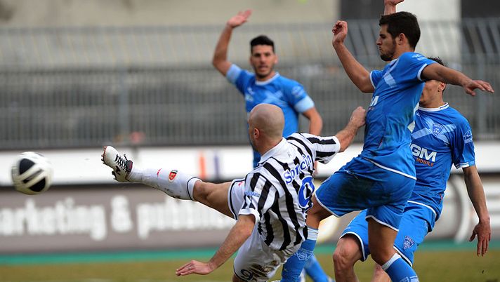 ASCOLI PICENO, ITALY - MARCH 09: Andrea Soncin of Ascoli and Elseid Hysaj of Empoli in action during the Serie B match between Ascoli Calcio and Empoli FC at Stadio Cino e Lillo Del Duca on March 9, 2013 in Ascoli Piceno, Italy. (Photo by Giuseppe Bellini/Getty Images) ASCOLI PICENO, ITALY - MARCH 09: Andrea Soncin of Ascoli and Elseid Hysaj of Empoli in action during the Serie B match between Ascoli Calcio and Empoli FC at Stadio Cino e Lillo Del Duca on March 9, 2013 in Ascoli Piceno, Italy. (Photo by Giuseppe Bellini/Getty Images)