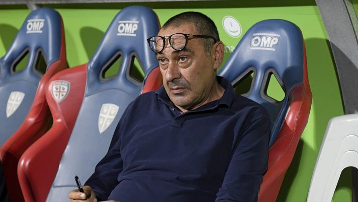 CAGLIARI, ITALY - JULY 29: Head coach of Juventus Maurizio Sarri looks on during the Serie A match between Cagliari Calcio and Juventus at Sardegna Arena on July 29, 2020 in Cagliari, Italy. (Photo by Filippo Alfero - Juventus FC/Juventus FC via Getty Images) CAGLIARI, ITALY - JULY 29: Head coach of Juventus Maurizio Sarri looks on during the Serie A match between Cagliari Calcio and Juventus at Sardegna Arena on July 29, 2020 in Cagliari, Italy. (Photo by Filippo Alfero - Juventus FC/Juventus FC via Getty Images)