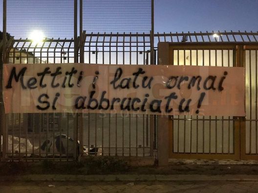  Striscione apparso allo stadio Renzo Barbera 