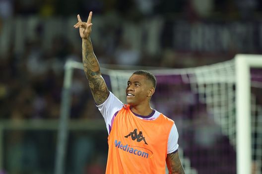 FLORENCE, ITALY - AUGUST 28: Igor Julio dos Santos de Paulo of ACF Fiorentina greets the fans after during the Serie A match between ACF Fiorentina and SSC Napoli at Stadio Artemio Franchi on August 28, 2022 in Florence, Italy. (Photo by Gabriele Maltinti/Getty Images) Amoruso: “Italiano non cambierà drasticamente la Fiorentina”- immagine 2