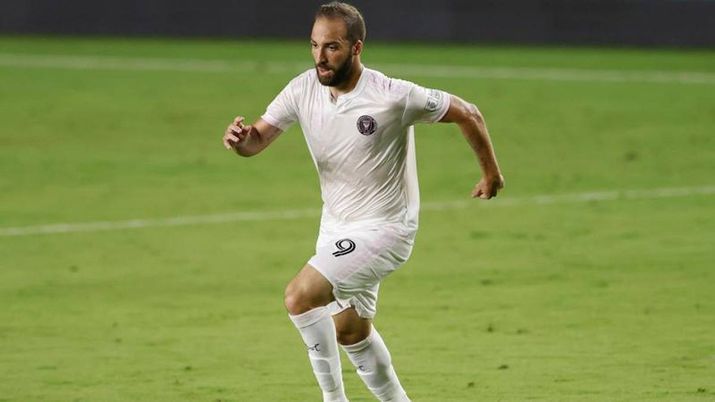 Inter Miami, Neville coccola il Pipita: “Higuain è come un maestro di scuola con i suoi compagni” Inter Miami, Neville coccola il Pipita: “Higuain è come un maestro di scuola con i suoi compagni” - immagine 1