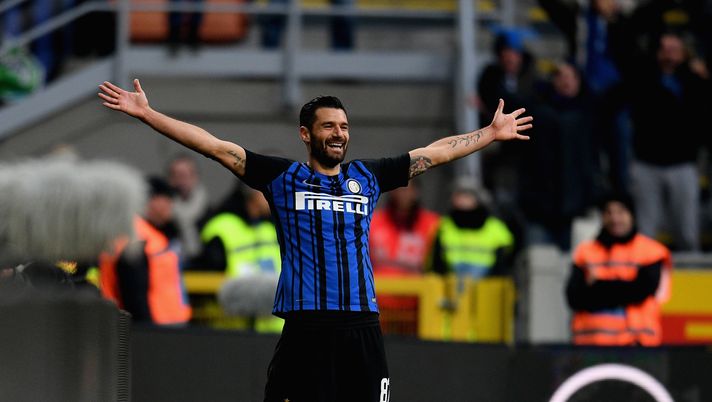 MILAN, ITALY - DECEMBER 03: Antonio Candreva of FC Internazionale celebrates the fourth goal of Milan Skriniar during the Serie A match between FC Internazionale and AC Chievo Verona at Stadio Giuseppe Meazza on December 3, 2017 in Milan, Italy. (Photo by Claudio Villa - Inter/Inter via Getty Images) MILAN, ITALY - DECEMBER 03: Antonio Candreva of FC Internazionale celebrates the fourth goal of Milan Skriniar during the Serie A match between FC Internazionale and AC Chievo Verona at Stadio Giuseppe Meazza on December 3, 2017 in Milan, Italy. (Photo by Claudio Villa - Inter/Inter via Getty Images)