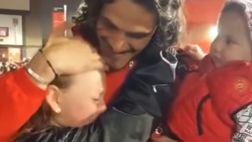 VIDEO – “Cavani non andartene”. Il Matador consola la piccola tifosa