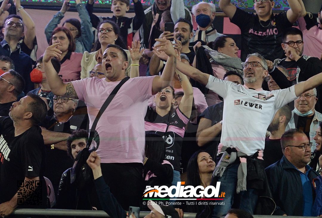 Fototifo, i tifosi allo stadio per Palermo-Virtus Entella 2-2 (gallery) - immagine 151