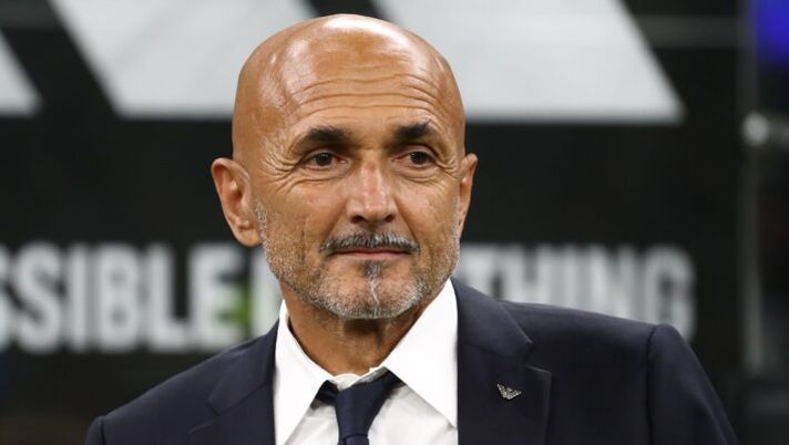MILAN, ITALY - SEPTEMBER 12: Italy coach Luciano Spalletti looks on before the UEFA EURO 2024 European qualifier match between Italy and Ukraine at Stadio San Siro on September 12, 2023 in Milan, Italy. (Photo by Marco Luzzani/Getty Images) Spalletti: “Immobile fuori? Anche Scamacca! Berardi con problemini, i fischi a Donnarumma…” - immagine 1