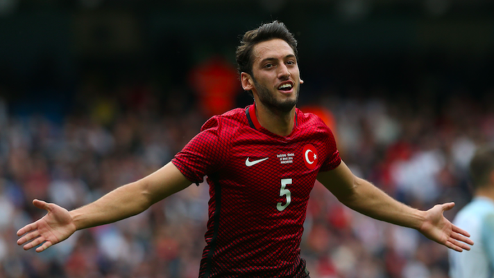 Come gestire Calhanoglu all’asta del fantacalcio: dove giocherà, bonus, pericoli e quanto pagarlo - immagine 1