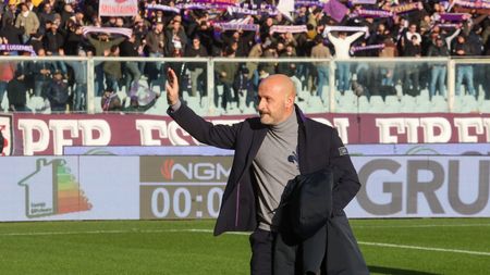 GERMOGLI PH: 11 DICEMBRE 2021 FIRENZE STADIO ARTEMIO FRANCHI SERIE A FIORENTINA VS SALERNITANA NELLA FOTO MISTER VINCENZO ITALIANO GERMOGLI PH: 11 DICEMBRE 2021 FIRENZE STADIO ARTEMIO FRANCHI SERIE A FIORENTINA VS SALERNITANA NELLA FOTO MISTER VINCENZO ITALIANO