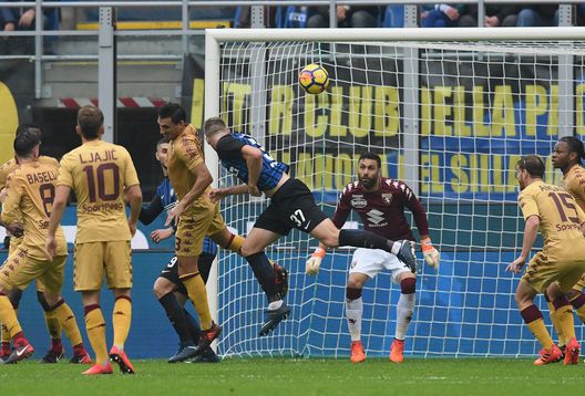  MILAN, ITALY - NOVEMBER 05: Milan Skriniar of FC Internazionale in action during the Serie A match between FC Internazionale and Torino FC at Stadio Giuseppe Meazza on November 5, 2017 in Milan, Italy. (Photo by Claudio Villa - Inter/Inter via Getty Images) 