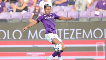 FLORENCE, ITALY - AUGUST 14: Riccardo Sottil of ACF Fiorentina in action during the Serie A match between ACF Fiorentina and US Cremonese at Stadio Artemio Franchi on August 14, 2022 in Florence, Italy. (Photo by Gabriele Maltinti/Getty Images) Sottil in Fiorentina-Cremonese