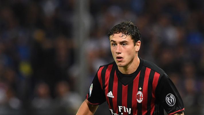 GENOA, ITALY - SEPTEMBER 16: Davide Calabria of AC Milan in action during the Serie A match between UC Sampdoria and AC Milan at Stadio Luigi Ferraris on September 16, 2016 in Genoa, Italy. (Photo by Valerio Pennicino/Getty Images) MILAN – Bertolacci verso il rientro, Calabria ancora no: le ultime - immagine 1