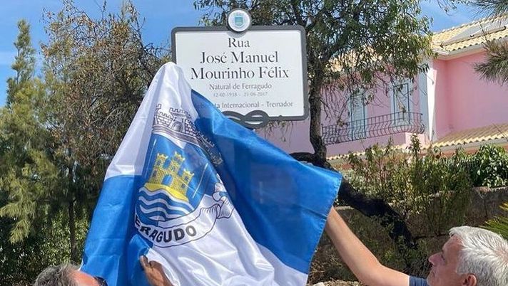 Mourinho, a Ferragudo una via intestata al papà: &#8220;Una giornata commovente&#8221; 