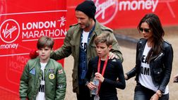 Cruz Beckham pubblica una foto che fa impazzire i fan, Victoria: “Ma tu ti lavi…”