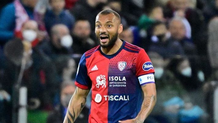 Cagliari's Brazilian midfielder Joao Pedro Galvao celebrates after scoring his team's first goal during the Italian Serie A football match between Cagliari and Juventus at the Unipol Domus stadium in Cagliari on April 9, 2022. - UNIPOL DOMUS (Photo by Alberto PIZZOLI / AFP) (Photo by ALBERTO PIZZOLI/AFP via Getty Images) Joao Pedro sempre più vicino all’addio: è arrivata un’altra proposta dall’estero - immagine 1