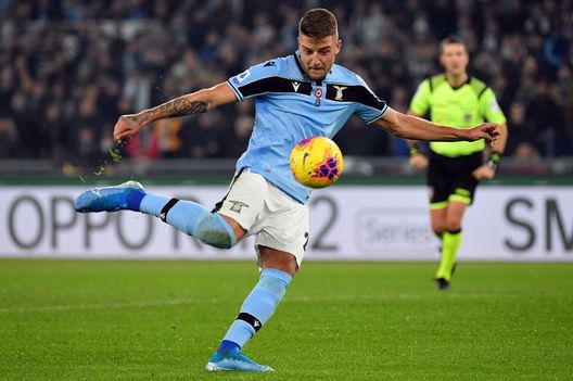 ROME, ITALY - JANUARY 11:   Sergej Milinkovic Savic of SS lazio kicks the ball during the Serie A match between SS Lazio and SSC Napoli at Stadio Olimpico on January 11, 2020 in Rome, Italy.  (Photo by Marco Rosi/Getty Images) 