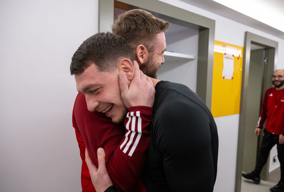 De Rossi riabbraccia la Roma. L’accoglienza a Trigoria – FOTO GALLERY - immagine 11