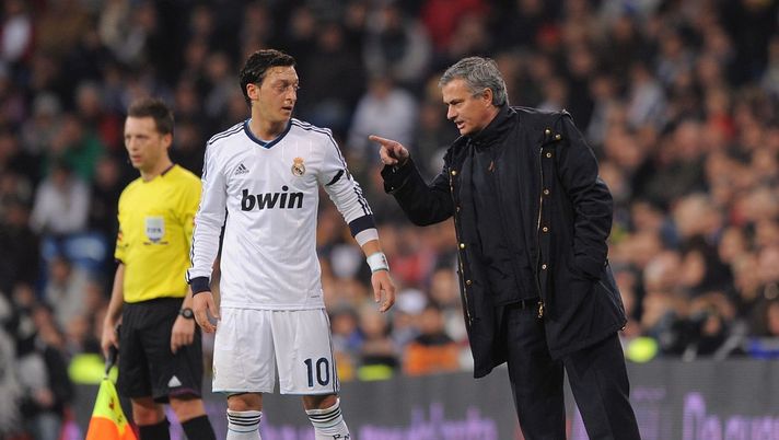 Perez: “Mourinho avvisò Ozil sulle avventure sessuali passate della sua ragazza” - immagine 1