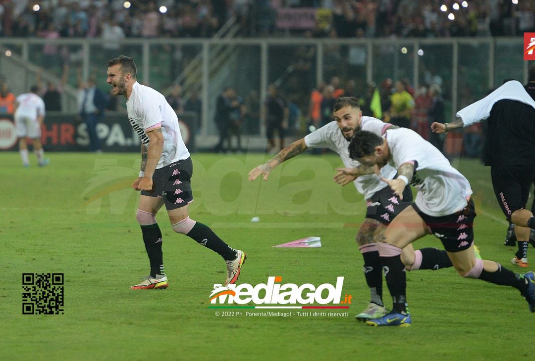 FOTO Palermo in Serie B, i festeggiamenti dei rosanero al Renzo Barbera (Gallery) - immagine 110