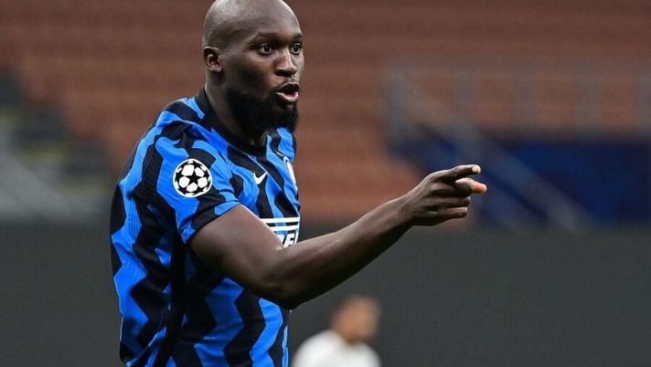 Inter Milan's Belgian forward Romelu Lukaku celebrates scoring his team's first goal during the UEFA Champions League first round first leg, group B, football match between Inter Milan and Borussia Moenchengladbach's , at the San Siro stadium in Milan, on October 21, 2020. (Photo by MIGUEL MEDINA / AFP) (Photo by MIGUEL MEDINA/AFP via Getty Images) Lukaku: “Ibra vuole vincere per sé, io e CR7 per la squadra! Conte resta, apriamo un ciclo” - immagine 1