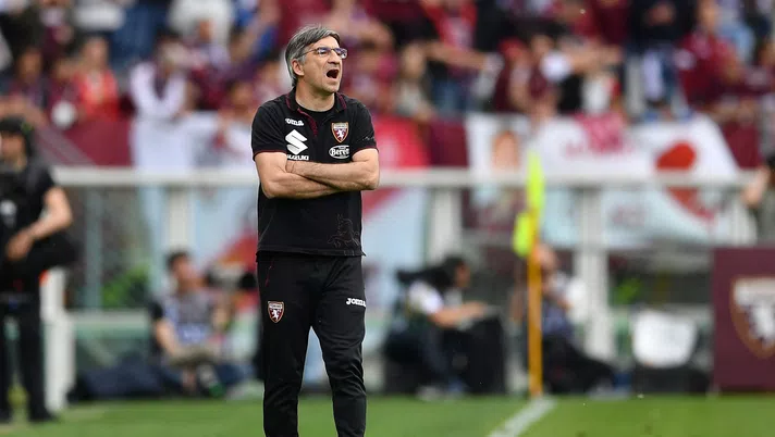 TURIN, ITALY - MAY 07: Torino FC head coach Ivan Juric shouts to his players during the Serie A match between Torino FC and SSC Napoli at Stadio Olimpico di Torino on May 7, 2022 in Turin, Italy. (Photo by Valerio Pennicino/Getty Images)