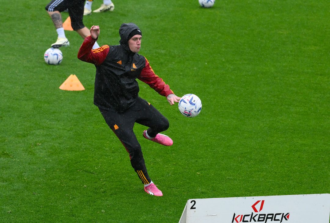 Roma, la ripresa degli allenamenti sotto la pioggia a Trigoria – FOTOGALLERY - immagine 53