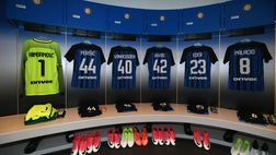 Inter, spogliatoio pronto con le nuove maglie: quanti giovani